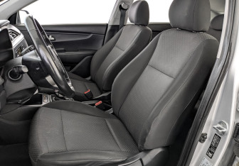 Подержанный автомобиль Kia Rio Hatchback 2021 года (18 фото)