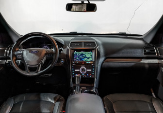 Подержанный автомобиль Ford Explorer 2019 года (13 фото)