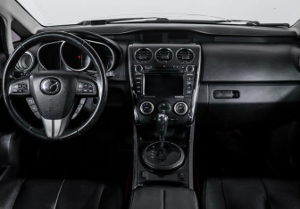 Подержанный автомобиль Mazda CX-7 2011 года (12 фото)