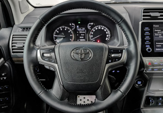 Подержанный автомобиль Toyota Land Cruiser Prado 2021 года (20 фото)