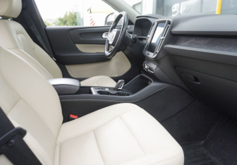 Подержанный автомобиль Volvo XC40 2019 года (11 фото)