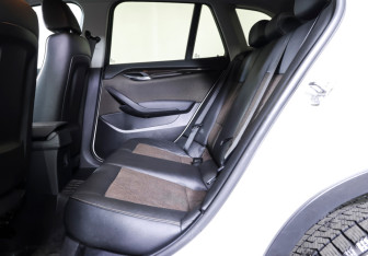 Подержанный автомобиль BMW X1 2013 года (12 фото)