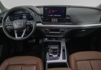 Подержанный автомобиль Audi Q5 2021 года (13 фото)