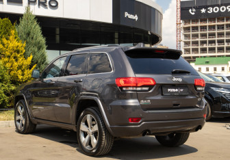 Подержанный автомобиль Jeep Grand Cherokee 2014 года (25 фото)