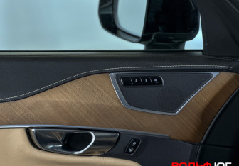 Подержанный автомобиль Volvo XC90 2018 года (17 фото)