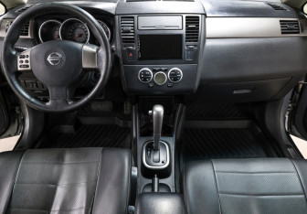 Подержанный автомобиль Nissan Tiida Hatchback 2008 года (14 фото)