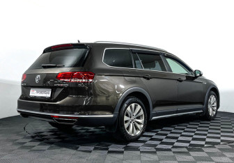 Подержанный автомобиль Volkswagen Passat Wagon 2017 года (5 фото)