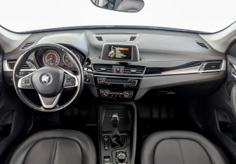 Подержанный автомобиль BMW X1 2016 года (14 фото)