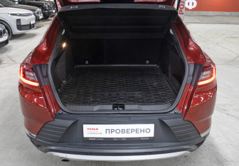 Подержанный автомобиль Renault Arkana 2019 года (10 фото)