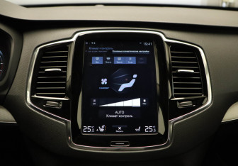 Подержанный автомобиль Volvo XC90 2016 года (18 фото)