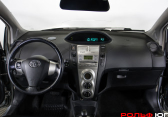 Подержанный автомобиль Toyota Yaris Hatchback 2008 года (10 фото)