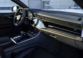 Подержанный автомобиль Audi Q8 2019 года (9 фото)