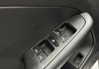 Подержанный автомобиль Volkswagen Jetta Sedan 2013 года (11 фото)