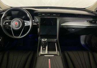 Подержанный автомобиль Hongqi H5 2023 года (12 фото)