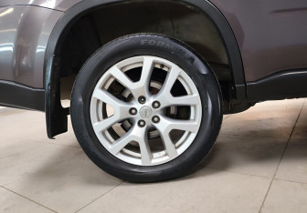 Подержанный автомобиль Nissan X-Trail 2007 года (9 фото)