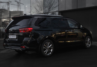 Подержанный автомобиль Kia Carnival 2020 года (5 фото)