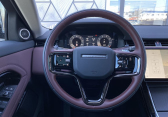 Подержанный автомобиль Land Rover Range Rover Evoque 2025 года (22 фото)