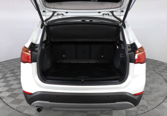 Подержанный автомобиль BMW X1 2019 года (9 фото)