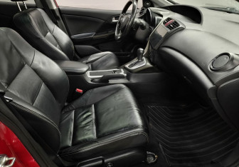 Подержанный автомобиль Honda Civic Hatchback 2013 года (10 фото)