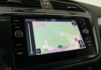 Подержанный автомобиль Volkswagen Tiguan 2021 года (15 фото)