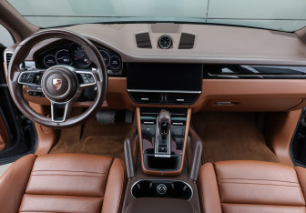 Подержанный автомобиль Porsche Cayenne 2018 года (13 фото)