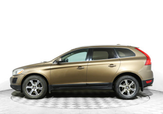 Подержанный автомобиль Volvo XC60 2012 года (8 фото)