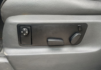 Подержанный автомобиль Volkswagen Touareg 2006 года (17 фото)