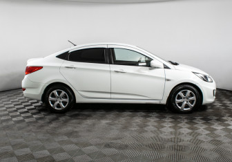 Подержанный автомобиль Hyundai Solaris Sedan 2013 года (4 фото)