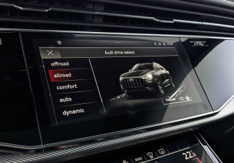 Подержанный автомобиль Audi Q8 2021 года (27 фото)