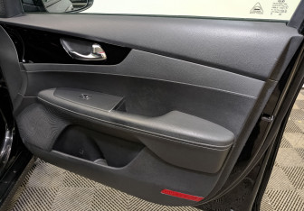 Подержанный автомобиль Kia Cerato Sedan 2019 года (24 фото)