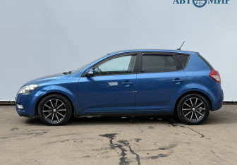 Подержанный автомобиль Kia Ceed Hatchback 2011 года (8 фото)