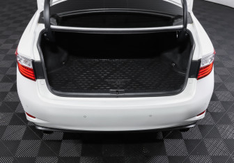 Подержанный автомобиль Lexus ES 2014 года (10 фото)