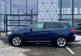 Подержанный автомобиль BMW X5 2017 года (8 фото)