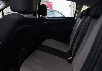 Подержанный автомобиль Citroen C4 Hatchback 2010 года (9 фото)