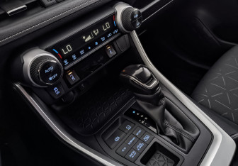 Подержанный автомобиль Toyota RAV4 2020 года (28 фото)