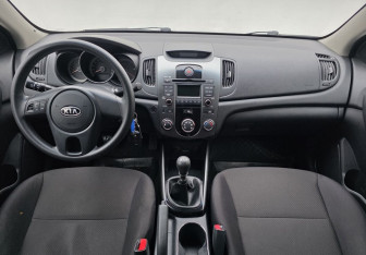 Подержанный автомобиль Kia Cerato Sedan 2012 года (11 фото)