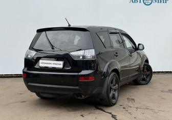Подержанный автомобиль Mitsubishi Outlander 2007 года (5 фото)