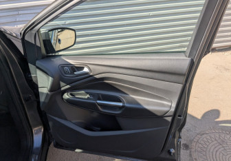 Подержанный автомобиль Ford Kuga 2017 года (24 фото)