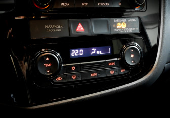 Подержанный автомобиль Mitsubishi Outlander 2018 года (25 фото)