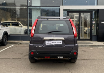 Подержанный автомобиль Nissan X-Trail 2013 года (6 фото)