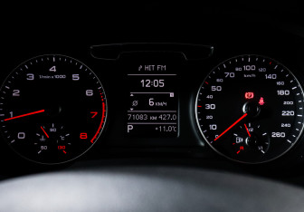 Подержанный автомобиль Audi Q3 2015 года (11 фото)