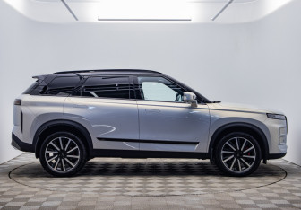 Подержанный автомобиль Jaecoo J7 2024 года (4 фото)