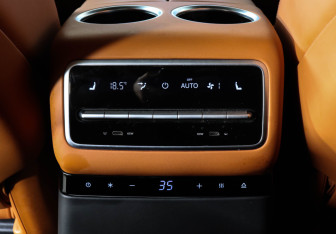 Подержанный автомобиль LiXiang L9 2023 года (17 фото)