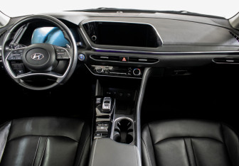 Подержанный автомобиль Hyundai Sonata 2022 года (11 фото)