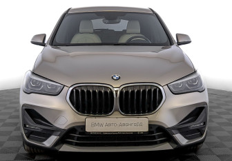 Подержанный автомобиль BMW X1 2022 года (2 фото)