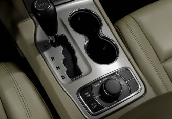 Подержанный автомобиль Jeep Grand Cherokee 2012 года (15 фото)