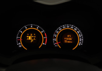 Подержанный автомобиль Toyota Auris Hatchback 2010 года (9 фото)