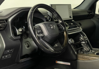 Подержанный автомобиль Toyota Land Cruiser Suv 2021 года (13 фото)