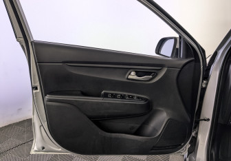 Подержанный автомобиль Kia Rio Hatchback 2021 года (19 фото)