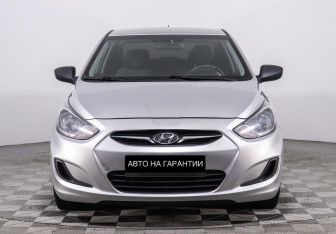 Подержанный автомобиль Hyundai Solaris Sedan 2013 года (2 фото)